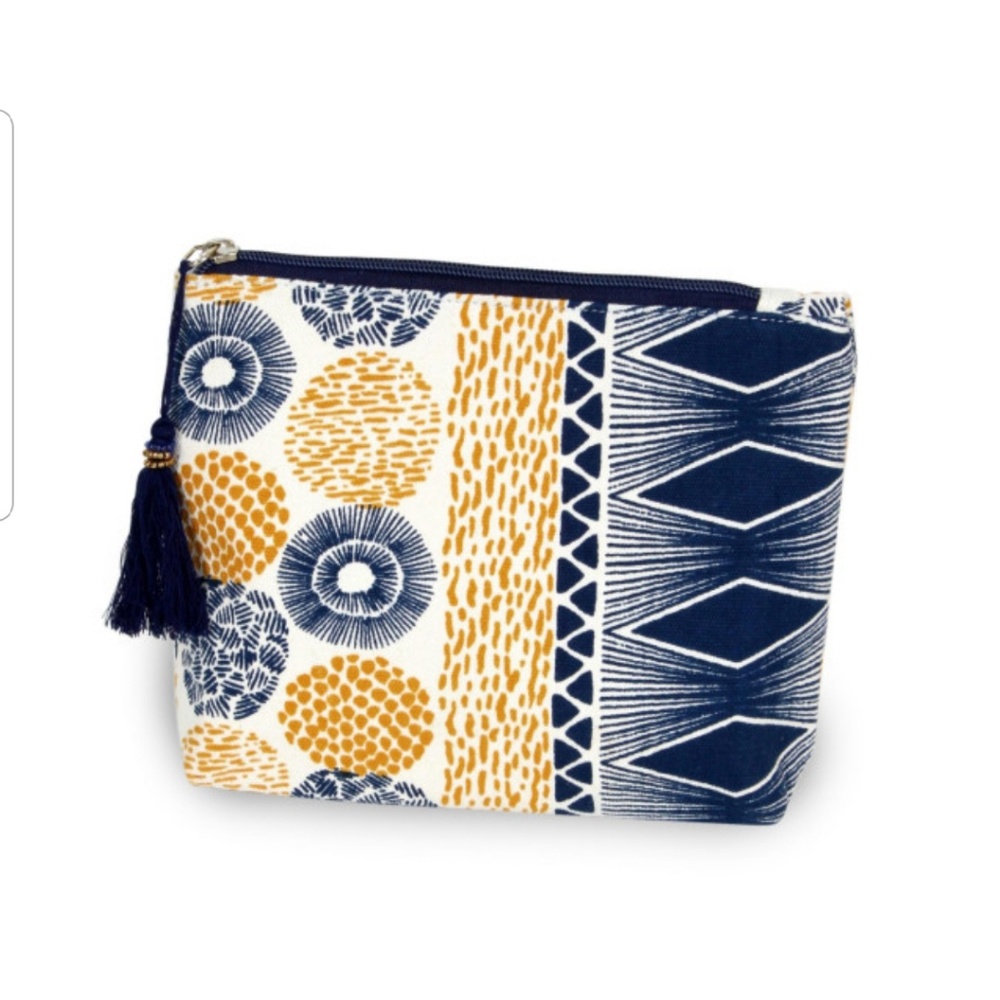 *- Cosmetic Type Zipper Bag